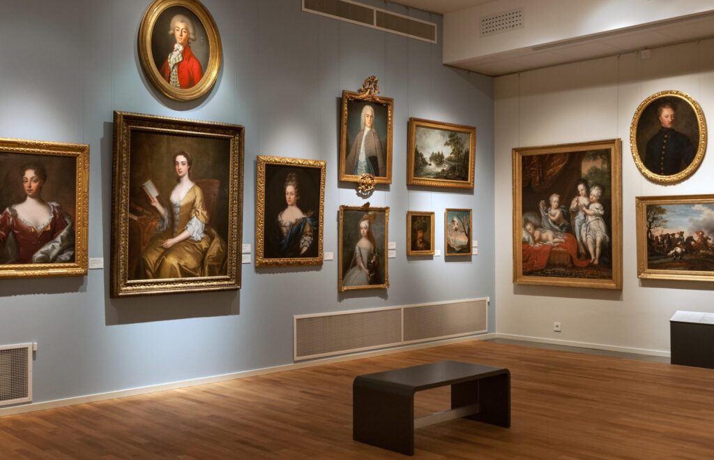 Sal 1 på Länsmuseet Gävleborg, där den äldsta konsten hänger. Foto: Länsmuseet Gävleborg