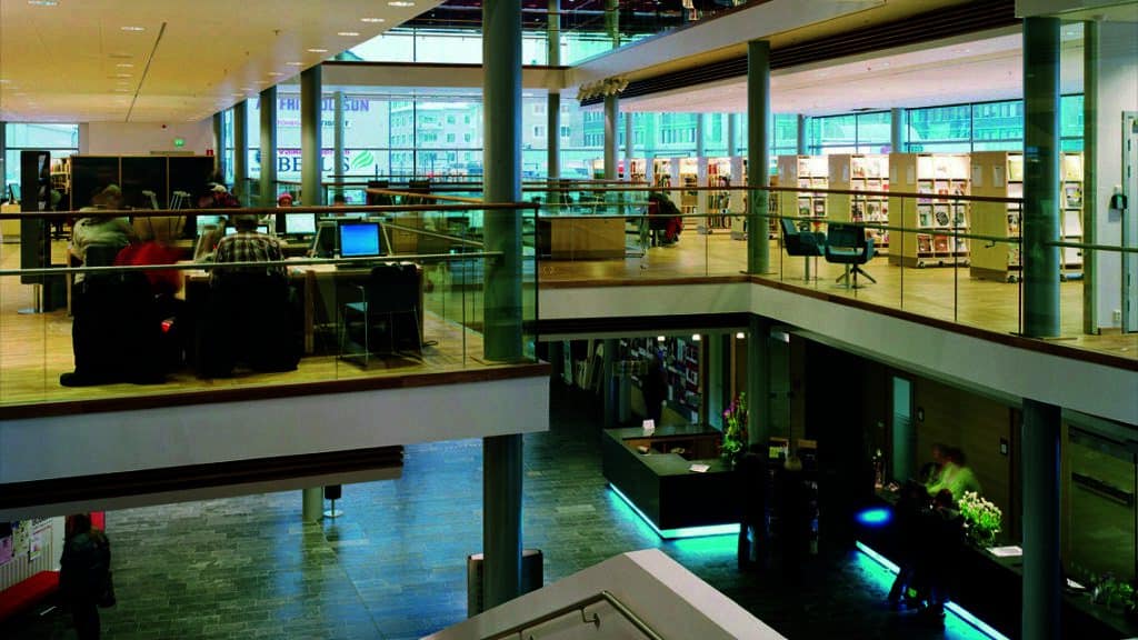 Förhoppningen är att stadsbiblioteket ska kunna öka sina meröppet-timmar under året.
